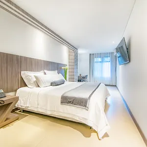 Park 42 Apartasuites 메딜린