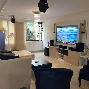 Hermoso Apartamento En El Barrio El Poblado De Medellin, Exclusivo Y Elegante