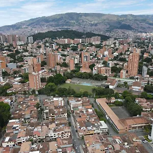 Apartamento Tercer Piso En Calasanz Cerca A Estacion Del Metro De La Floresta 아파트