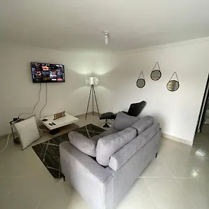 Acogedor Apartamento A 5 Minutos Del Parque Comercial El Tesoro En El Poblado 아파트 메딜린