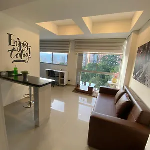Apartasuite Moderna - En El Corazon Del Poblado