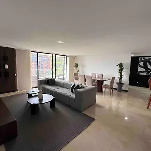 701, Beautiful In Heart Of El Poblado + View! 아파트