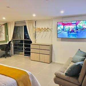 Luxury El Poblado Loft, Relax In Medellin's Heart! 아파트 메딜린