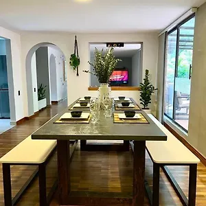 Modern 4bedroom With Private Terrace 500mb Internet 아파트 메딜린