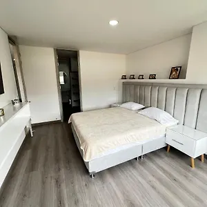 Modern 3 Bedroom With Balcony 아파트 *