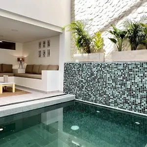Nowa Bali House - Ac & Heated Pool In Provenza Daire
