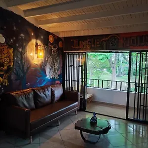 호스텔 Jungle House