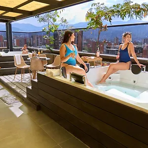Stadium Hideaway Rosa Negra Jacuzzi * Medellín