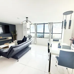 2 Bedroom - One Block From Lleras Park, P1 Апартаменты *