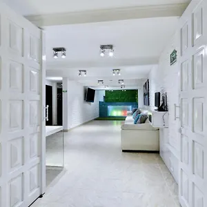 Hotel Roma Parque Lleras Adults Only 4*