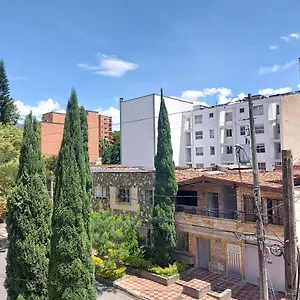 Laureles La 33 아파트