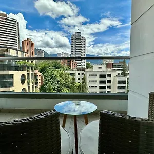1101 El Poblado! Two Balconies & A Beautiful View 아파트 메딜린