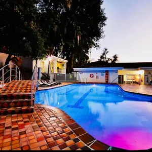 빌라 Poblado Tropical 13 Bedroom Mansion Pool Jacuzzi Ac Butler 5 Minutes To Lleras *