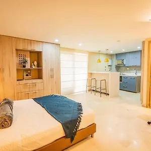 Stylish Loft, Balcony, Fast Internet, Parking 210