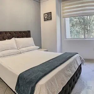 Stunning Luxury Penthouse With And Concierge 아파트 메딜린