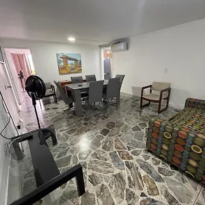 Comodo En Laureles, Grande, Centrico ,bien Ubicado Apto203