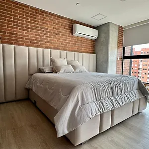 Apartment Prime Location In Laureles With Ac & View *
