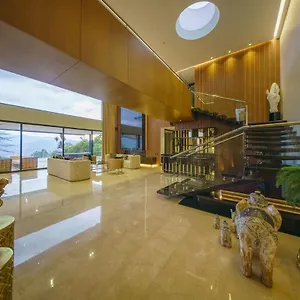 Vila Luxury Mansion 8 Bed, Heated Pool, Jacuzzi & Gym