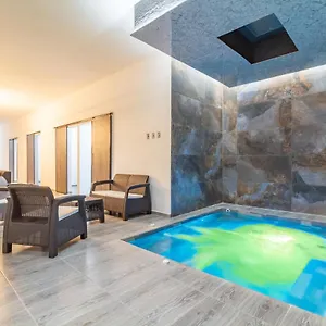아파트 6 Bedroom With Jacuzzi 1 Block From Lleras P10 *