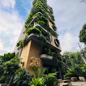 23 麦德林