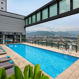 Estelar Square Hotel