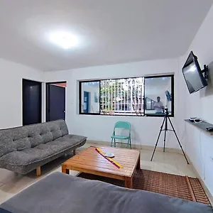 Casa Grande En Cerca Estadio - Laureles Apartamento