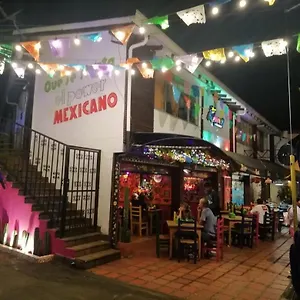 La 70 Medellin, Apartaestudio.