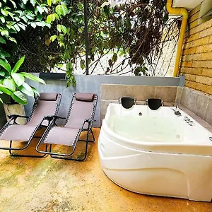 Monet Luxury Loft 아파트 메딜린