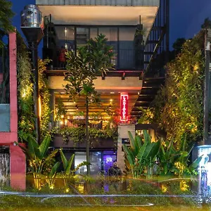 Stylish Urban In Provenza - Viu Experience