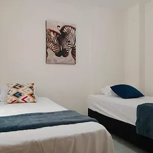 아파트 Amplia Casa Familiar, Comoda Y En Laureles 메딜린