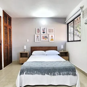 Lägenhet Couples Retreat In Laureles Estadio Private Studio, 1br 1bath Kit *
