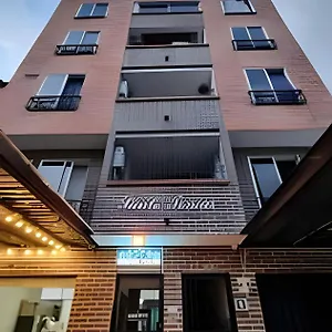 Ed Santo Tomas Laureles 메딜린