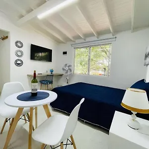 Spacious Belen 300mb Fast Wifi Walkable 아파트 메딜린