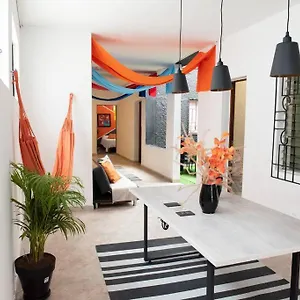 Pleasant House 20 People In Laureles *