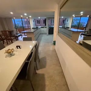 Apartamento Comodo , Grande En Poblado 아파트