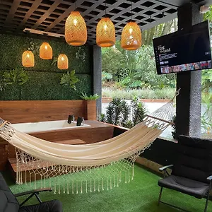 Casa Amsterdam Con Jacuzzi En Poblado Medellin