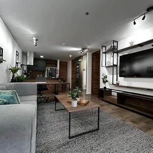 Outstanding And Wide With Work Station Apartmán