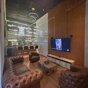 Exclusivo Apartaloft Privado Frente Parque Lleras Apartamento *