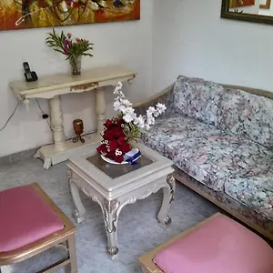 Casa Cerca A La Placita De Flores, El Tranvia El Metro, Rodeada De Restaurantes Y Comercio Rentalsop An06 * Medellín