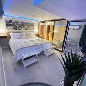 Luxury Jacuzzi Air Conditioning Fireplace And King Bed Medellín