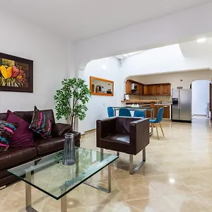 In The Welcoming Place Apartman