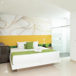 Bajo La Luna Hotel *