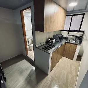 Modern Near Tourist And Commercial Area 메딜린