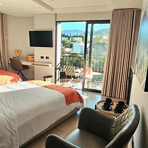 Living 35 Piso 8 Vip Hotel Medellin