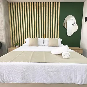 Con Terraza Y Vista En * מדיין