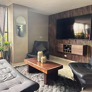 아파트 3 Bedroom Apartment, With Arcade Machine - 1 Block From Lleras Park P7 *