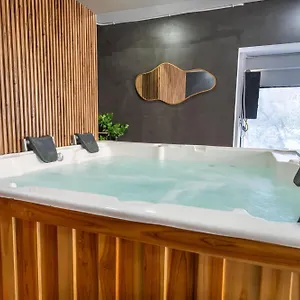 شقة 6 Bedroom And Jacuzzi 1 Block From Lleras P6 ميديلين