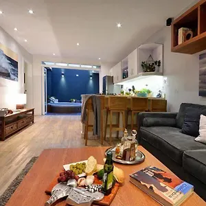 Oasis Suites 4*