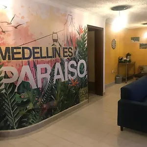 Casa Paraiso Hostel *