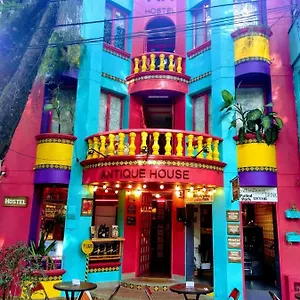 Hostel Antique House *